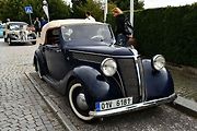 Na tradiční Lidický okruh dorazily desítky historických automobilů a motocyklů, které obdivovali návštěvníci z Kladna i širokého okolí.