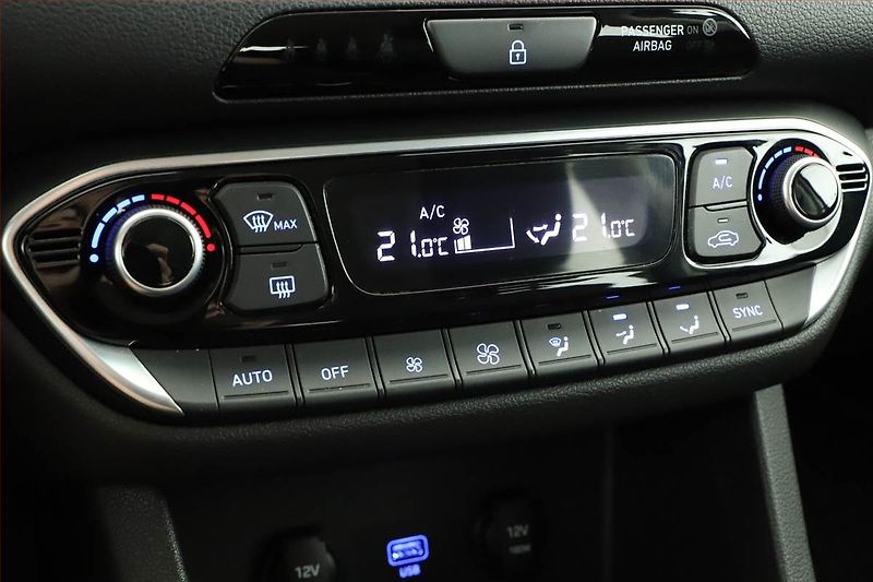Hyundai i30 (2023) Smart 1.5 T-GDI, ČR,1.maj - fotka 15 z 20