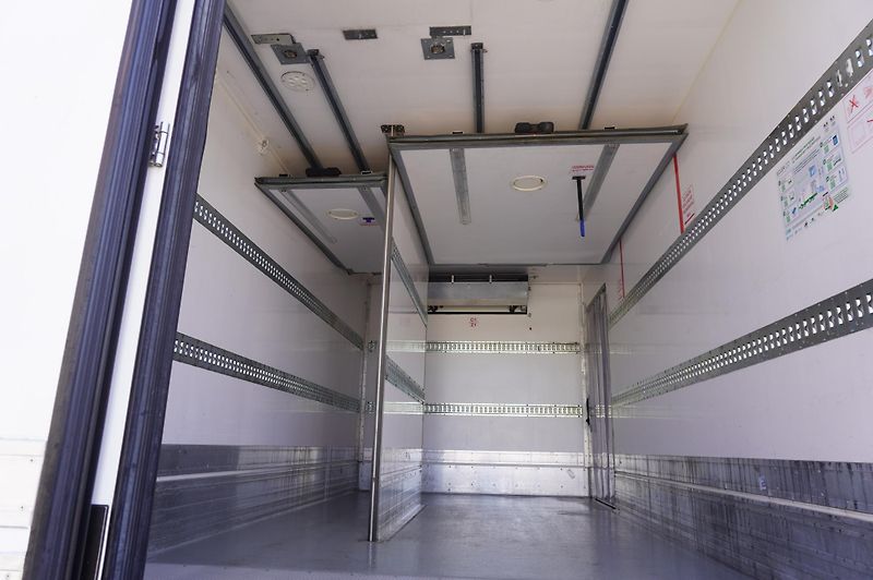 Renault Trucks D (2016) 12 / Lamberet refrigerated tru - fotka 10 z 24