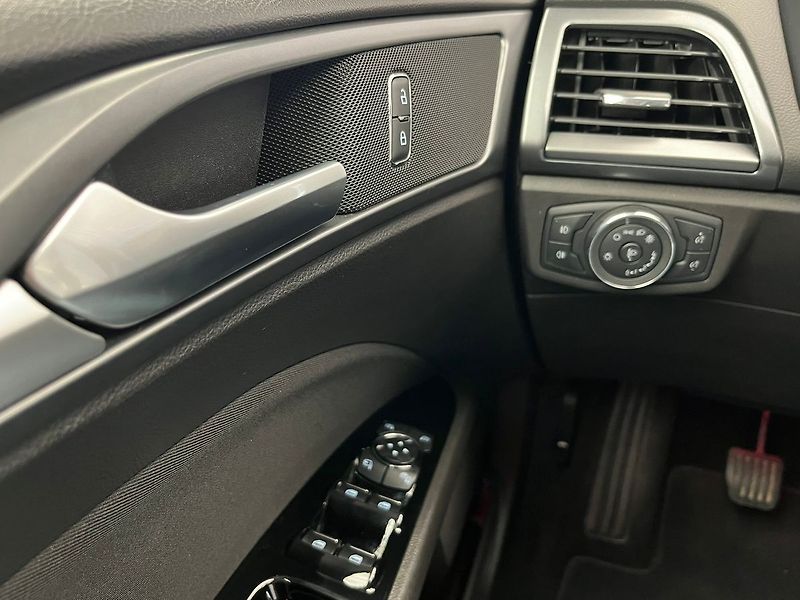 Ford Mondeo 2.0 TDCi Titanium manuál Cebia - fotka 27 z 49