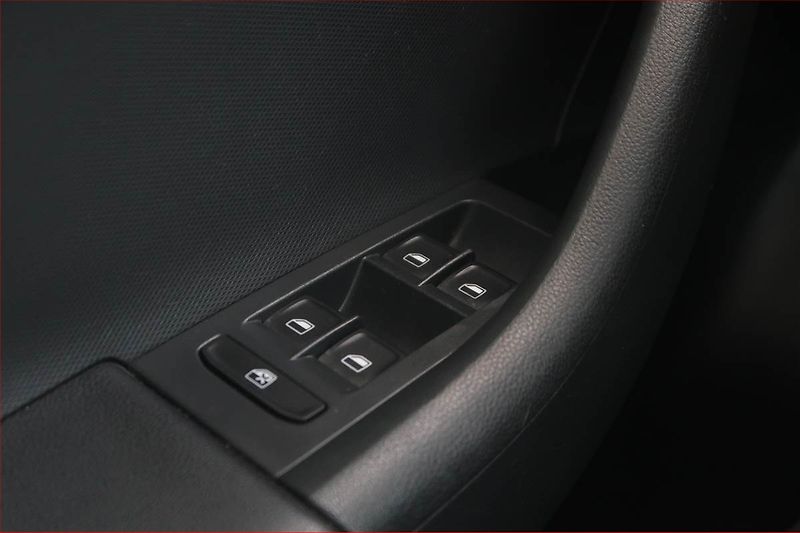 Škoda Rapid (2014) Spaceback 1.2 TSI, Navi - fotka 16 z 17