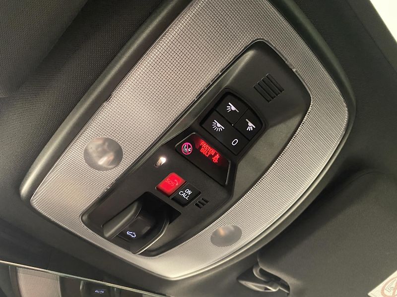 Volvo V60 CC D4 AWD SUMMUM REZERVACE - fotka 29 z 42