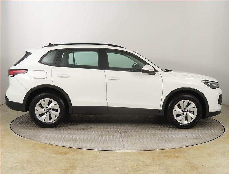 Volkswagen Tiguan (2024) 1.5 eTSI - fotka 6 z 21