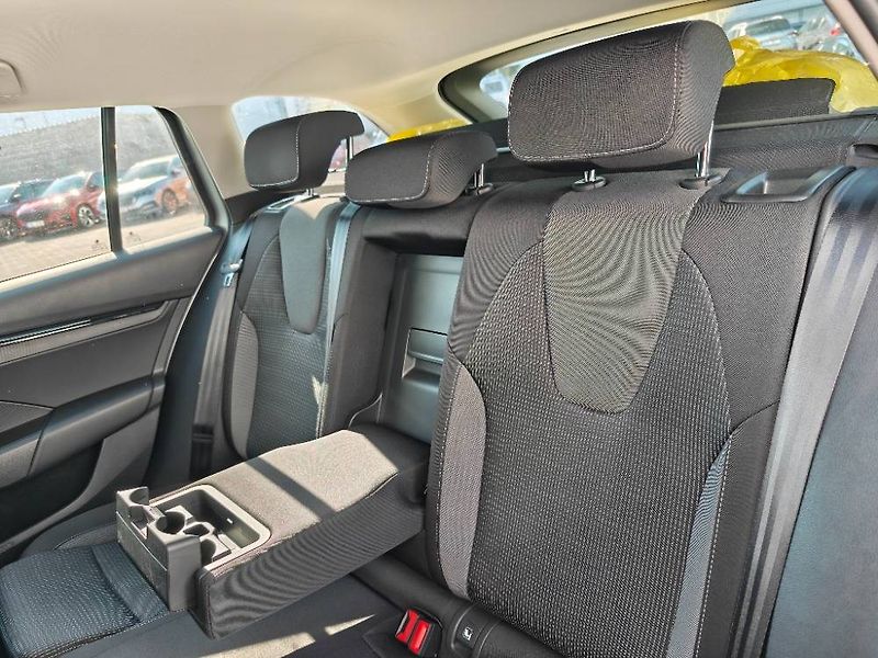Škoda Octavia Ambition 6MP 2,0TDI - fotka 8 z 21