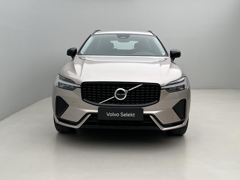 Volvo XC60 B4 AWD DARK PLUS AUT - fotka 14 z 39