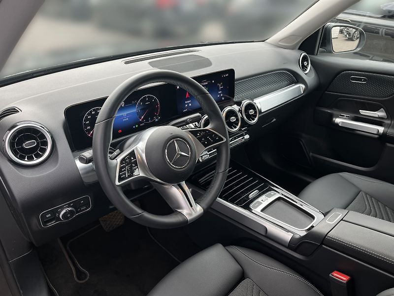 Mercedes-Benz GLB 200 d 4MATIC - fotka 10 z 18