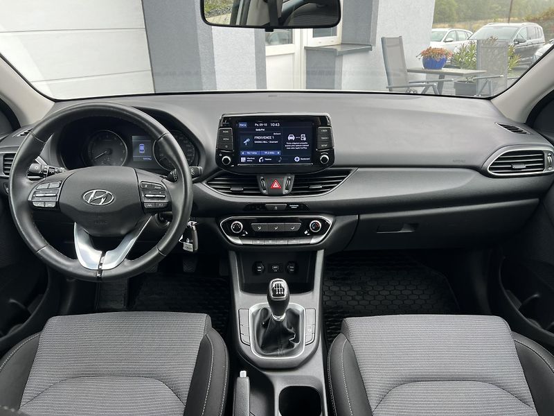 Hyundai i30 (2023) 1.5i KAMERA 1.MAJITEL ČR - fotka 11 z 20