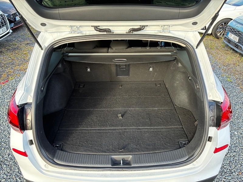 Hyundai i30 (2023) SMART 1.5T-GDI 118kW CZ DPH - fotka 6 z 11