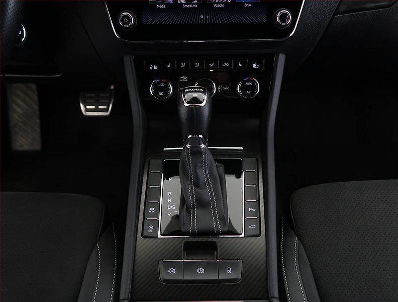 Škoda Superb (2023) Sportline 1.5 TSI, digi klima - fotka 13 z 31