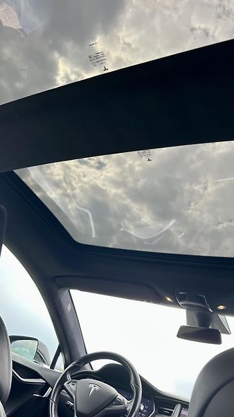 Tesla Model S (2018) - fotka 16 z 26
