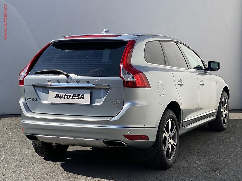 Volvo XC60 (2014) 2.4 D5 4x4, AT - fotka 4 z 18