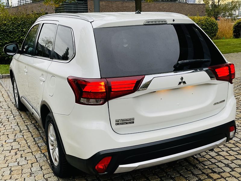 Mitsubishi Outlander 2.0i MANUÁL 1.MAJITEL SERVISKA - fotka 16 z 43