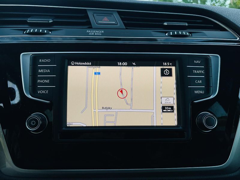 Volkswagen Touran 1.2TSI MANUÁL 7MÍST SERVISKA - fotka 39 z 42