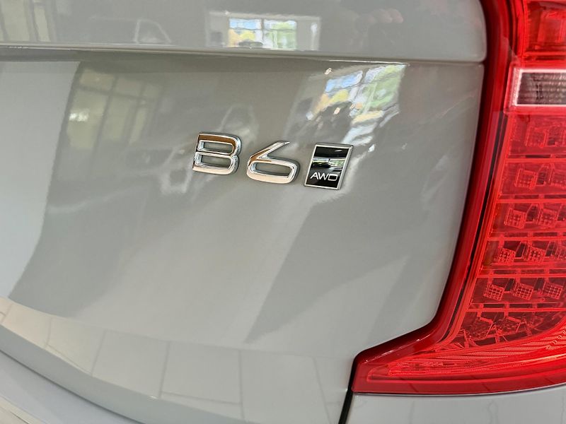Volvo XC90 B6 AWD Ultimate Bright 7míst - fotka 8 z 30