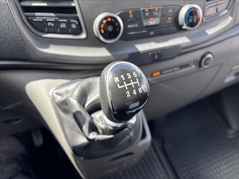 Ford Transit Custom 2,0 Mhev 77kW K.Van DPH L1 - fotka 26 z 32