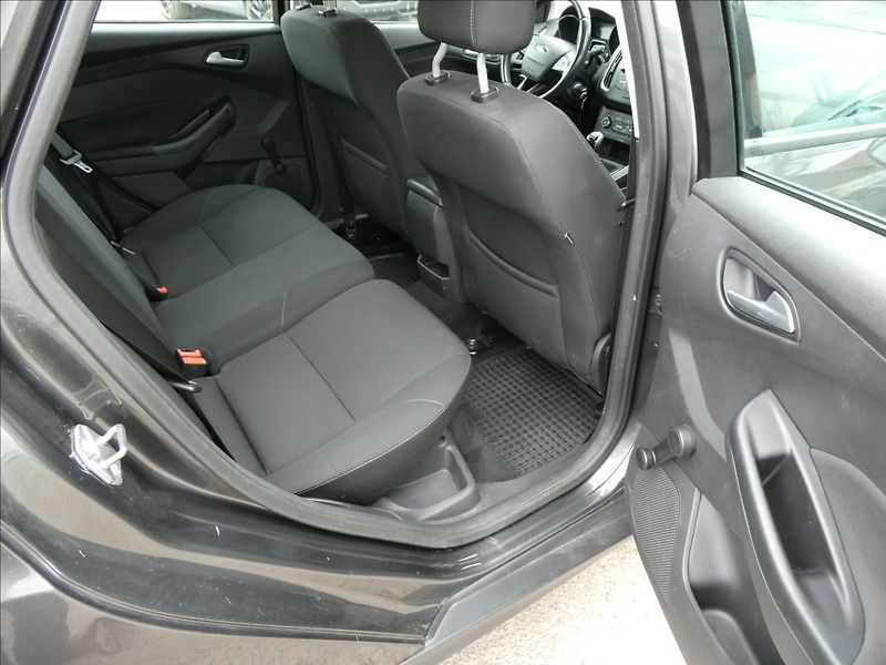 Ford Focus 1,5 Duratorq TDCI 95k kombi - fotka 19 z 38