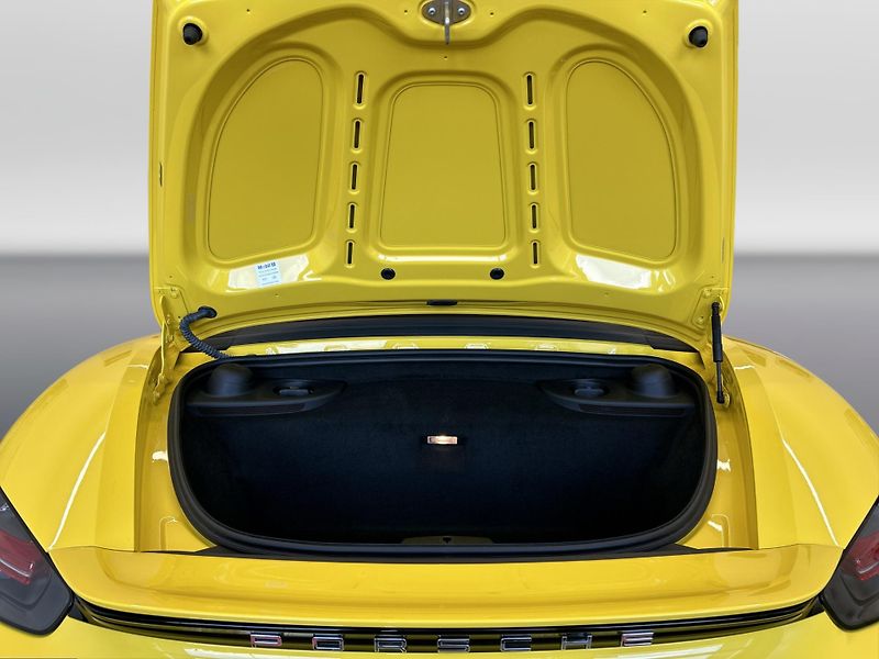 Porsche Boxster 718 - fotka 26 z 30