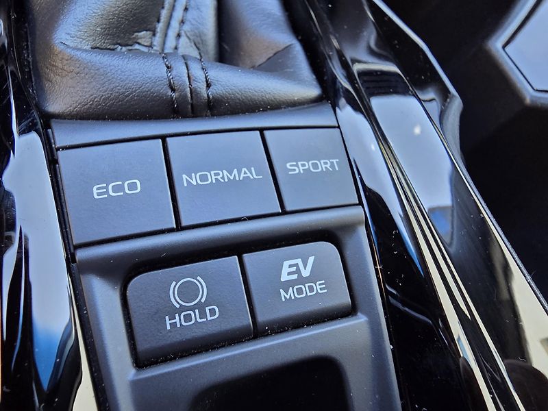 Toyota Camry 2.5-HEV-ZÁRUKA-1.MAJ-FOLIE - fotka 24 z 29