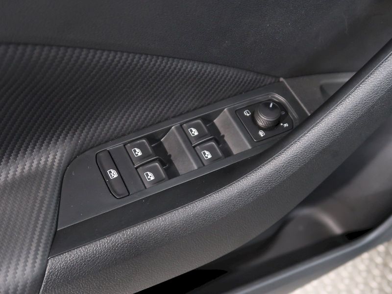 Škoda Kamiq (2025) MONTE CARLO 1.0TSI 85KW TAŽNÉ - fotka 37 z 41