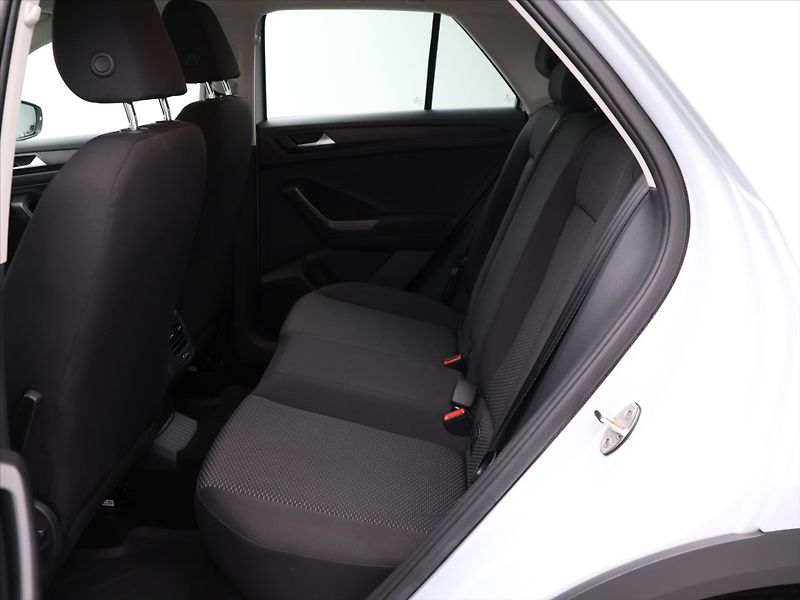 Volkswagen T-Roc 1,5 TSI 110 kW Aut.Klima 1.Maj - fotka 13 z 29