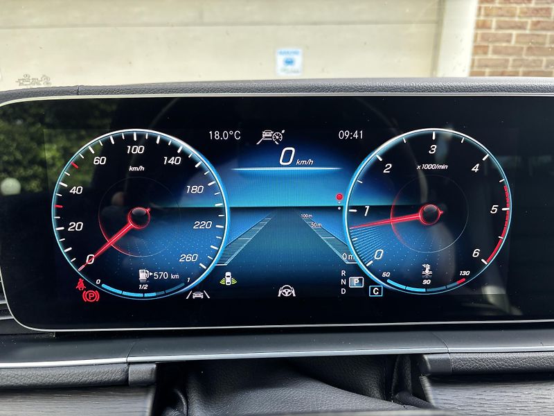 Mercedes-Benz GLE (2023) 400d 4MATIC 9GTRONIC AMG Paket - fotka 63 z 166