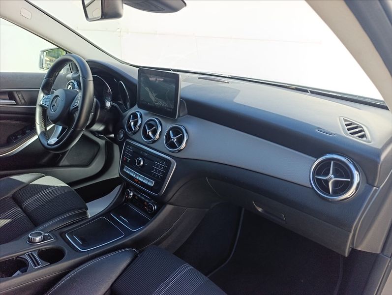 Mercedes-Benz GLA 2,2 200d Kamera Navi Kůže LED - fotka 27 z 38