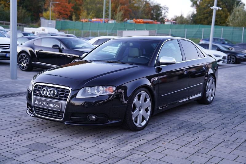 Audi S4 B7 V8 253kW/BOSE/RECARO/MAX VÝ - fotka 2 z 50