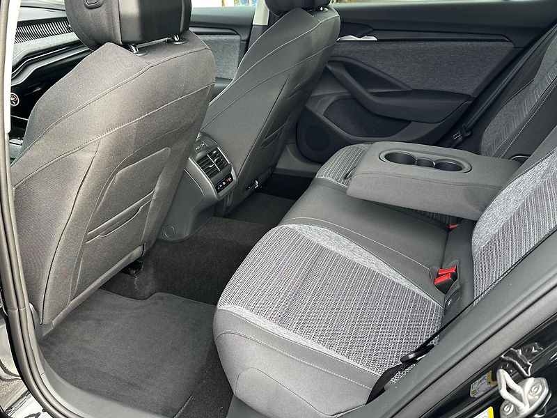 Škoda Superb (2025) 2,0 TDI 110 kW 7-stup. automat - fotka 12 z 22