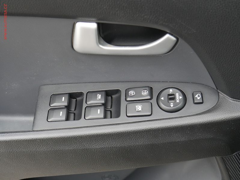 Kia Sportage (2014) 1.6i, ČR, autoAC - fotka 11 z 21