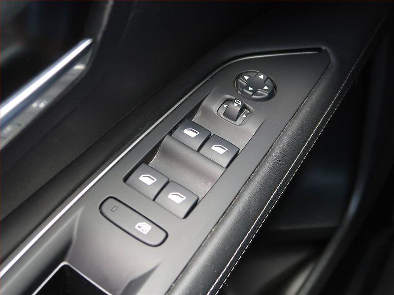 Peugeot 3008 (2019) Allure 1.2 PureTech, Automat - fotka 17 z 18