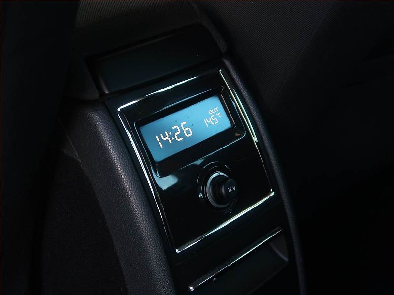 Škoda Superb (2014) 2.0 TDI, Xenony, Tempomat - fotka 16 z 17
