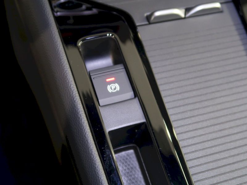 Škoda Superb (2025) iV SPORTLINE 1.5TSI 150KW NAVI - fotka 39 z 47
