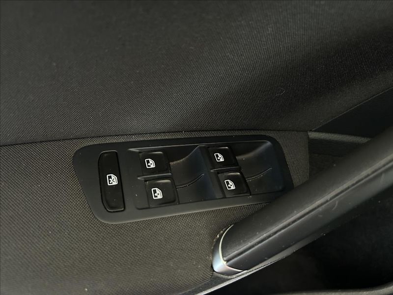 Volkswagen Golf 1,4   TSI 92kW,SOUND,SERVISKA - fotka 10 z 28