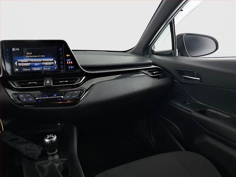 Toyota C-HR (2017) 1.2 Turbo, Navi, Tempomat - fotka 8 z 18