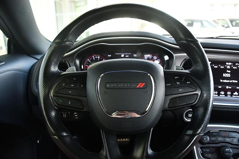 Dodge Challenger 5.7 V8 HEMI - fotka 17 z 41