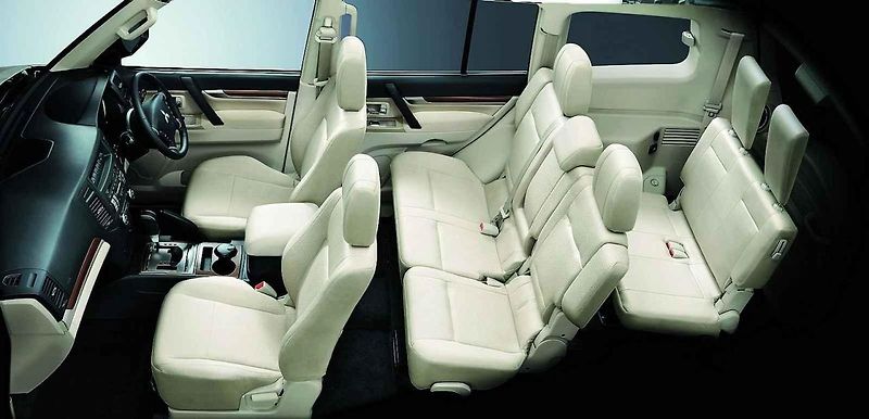 Mitsubishi Pajero při mezigeneračním setkání.