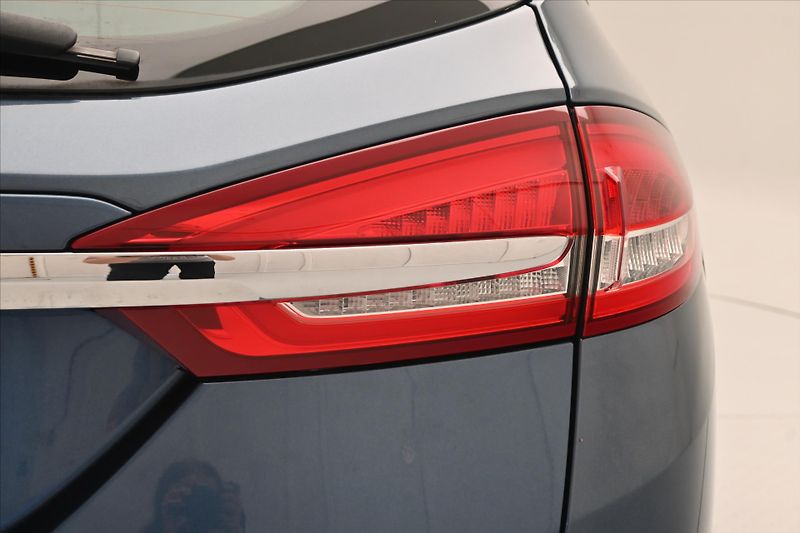 Ford Mondeo 2,0 TDCi 110 kW AT8 Titanium Z - fotka 32 z 33
