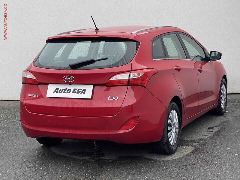 Hyundai i30 (2014) 1.6 CRDI, ČR, autoAC - fotka 4 z 16
