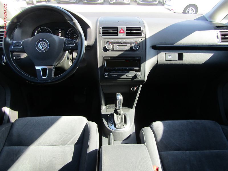 Volkswagen Touran (2011) 1.4 TSi, Highline, DSG - fotka 8 z 21
