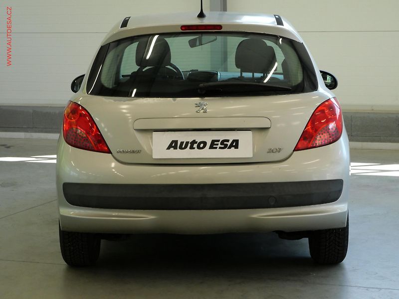 Peugeot 207 (2008) 1.4i, 1.maj,ČR, AC - fotka 5 z 18
