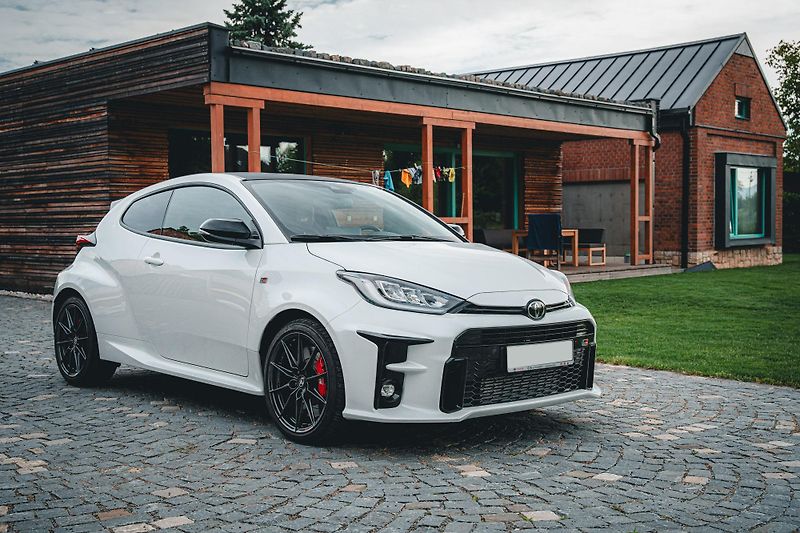 Toyota Yaris (2021) GR PERFORMANCE 4x4 1 MAJITEL  - fotka 4 z 59