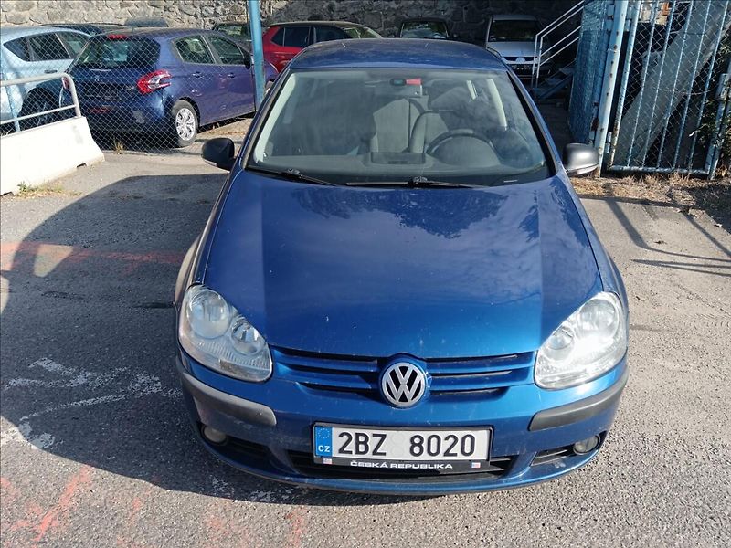 Volkswagen Golf 2,0 TDi - fotka 1 z 18