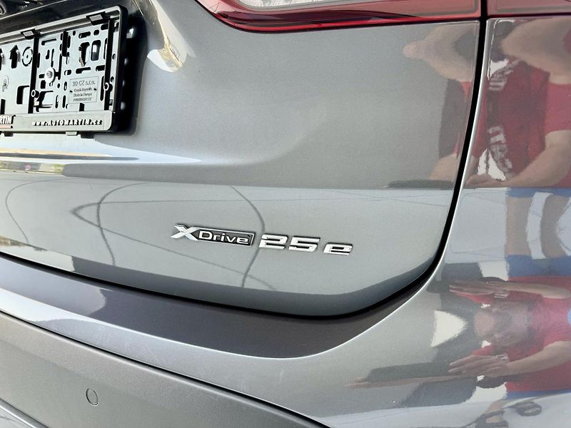 BMW X1 (2020) xDrive 25e AUT Plug in Hybrid - fotka 7 z 25
