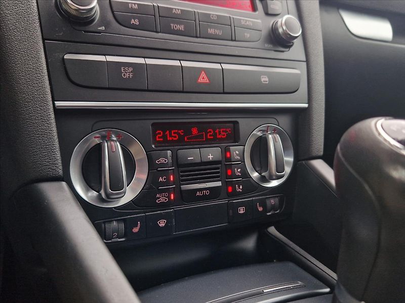 Audi A3 1,6 MPI SPORTBACK AUTOAC PANO - fotka 25 z 32
