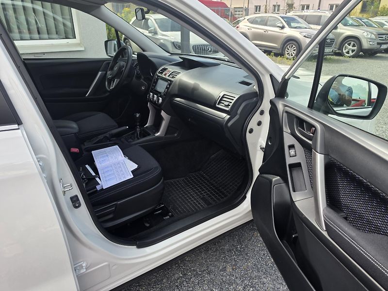 Subaru Forester 2.0 i AWD TZ Kamera  - fotka 17 z 19