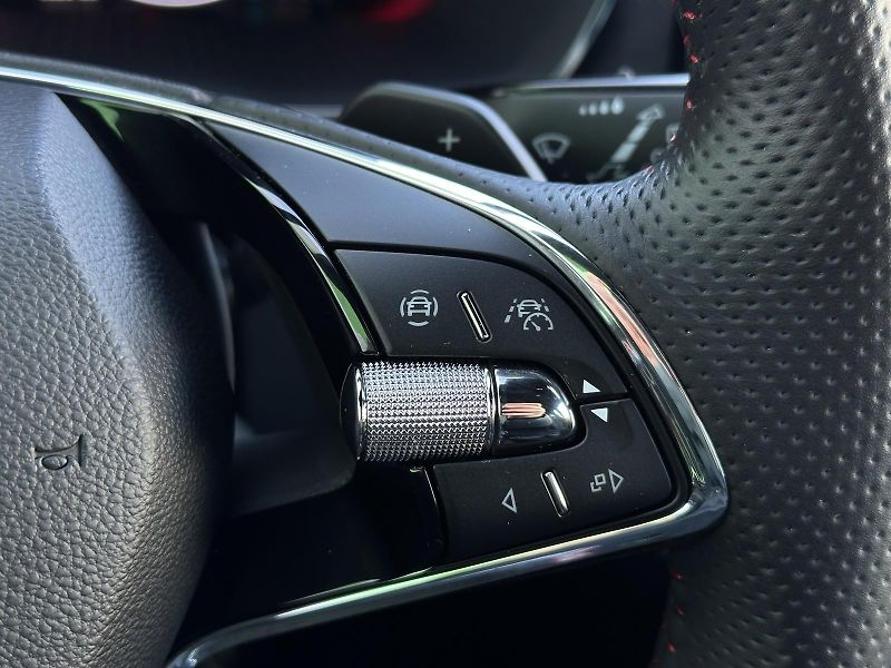 Škoda Octavia RS 2.0 TSi 180kW Matrix-LED V. - fotka 20 z 52
