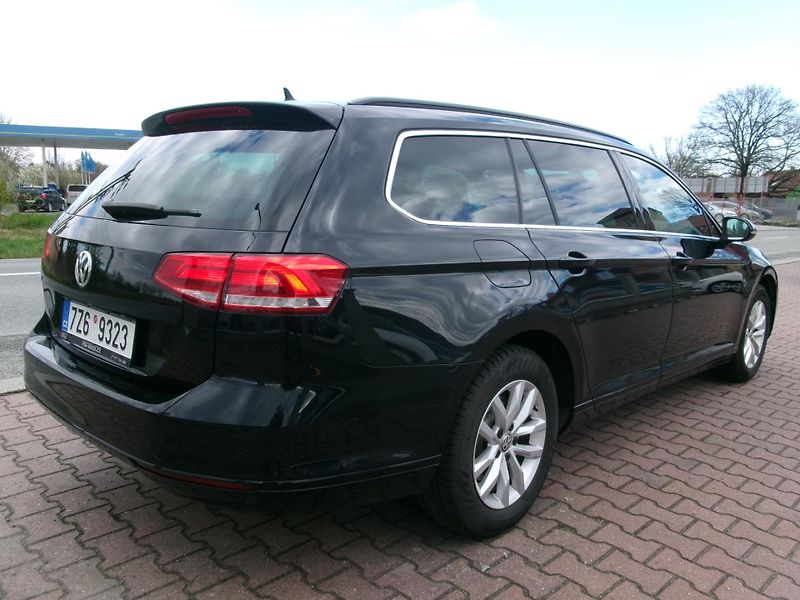 Volkswagen Passat Variant (2018) 1,5TSI AC NAVI ACC BT - fotka 9 z 39