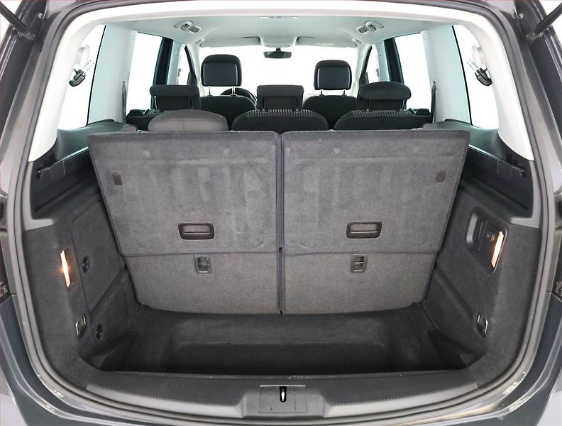Seat Alhambra (2017) 2.0 TSI, Automat, 7 míst - fotka 19 z 21