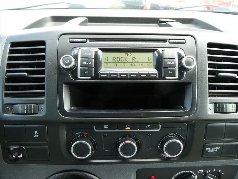 Volkswagen Transporter 2,0 TDi BUS 9.míst,klima,webas - fotka 24 z 46