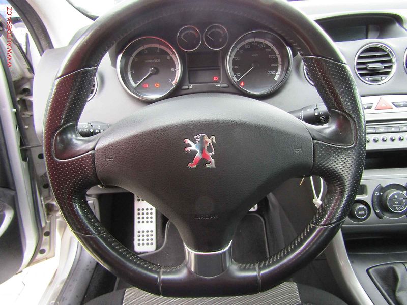 Peugeot 308 (2010) 1.6VTi, ČR, AC - fotka 15 z 15